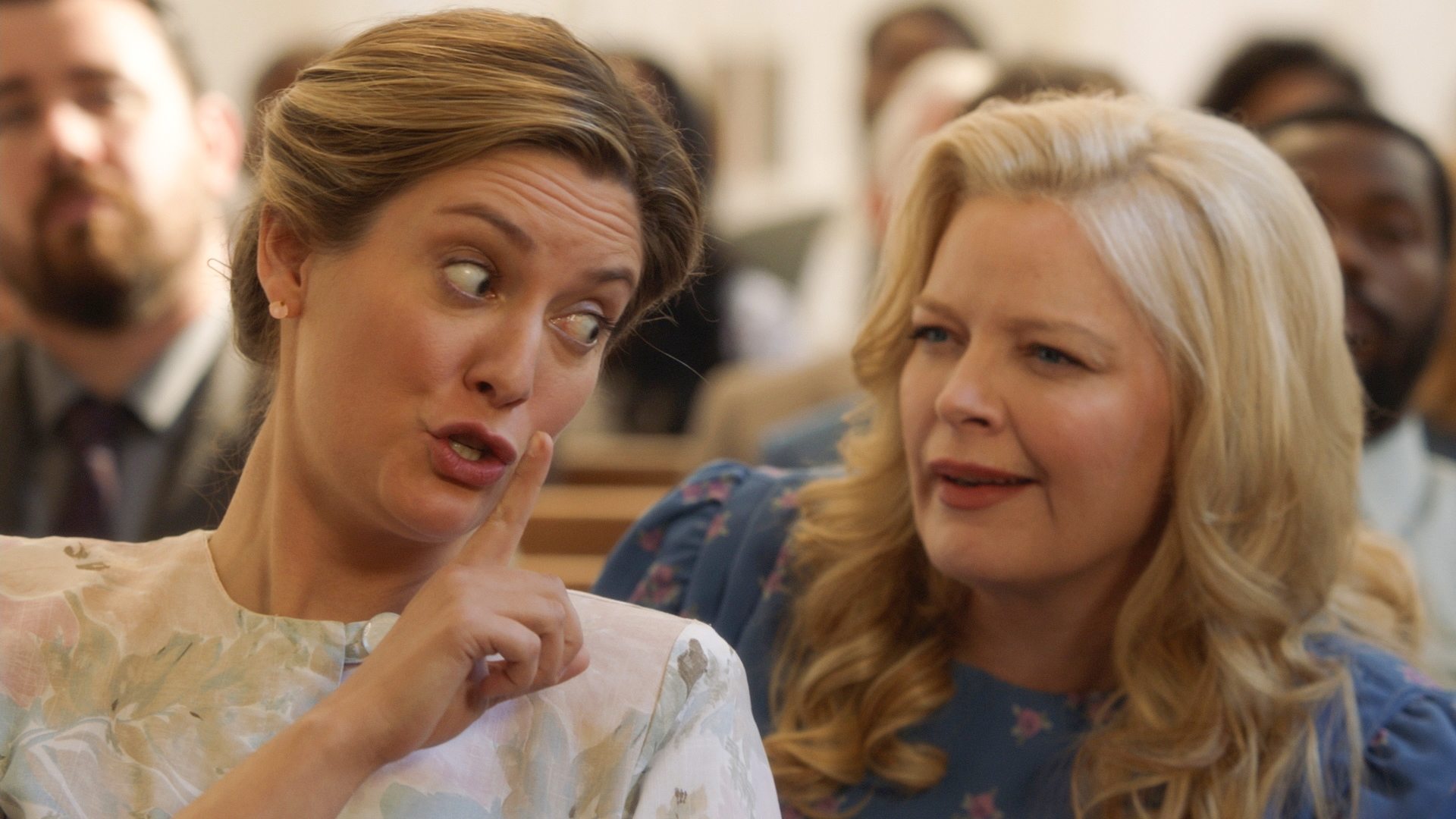 Una invitación para una fiesta, uvas de fútbol y una gallina terrícola